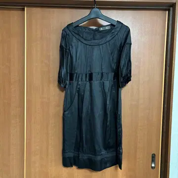 새상품 AT 에이티 블랙 실크(견) 반팔 무릎 기장 원피스 목걸이 포함