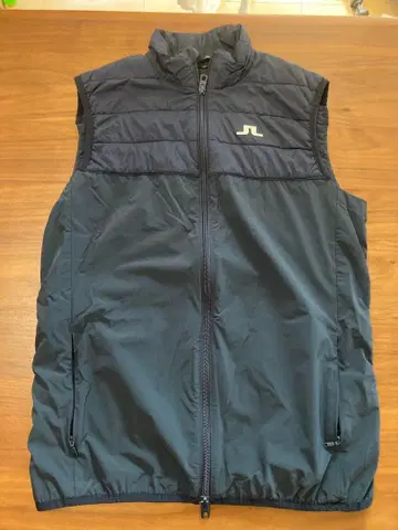 J.Lindeberg 네이비 충전솜 슬리브리스 베스트 S 사이즈