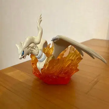 레시라무 피규어 불꽃 이펙트 포함