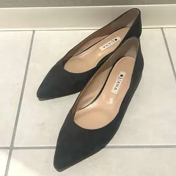 DIANA 차콜 그레이 스틸레토 플랫 펌프스