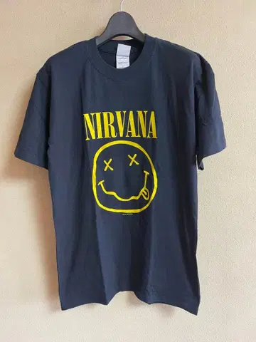 너바나 커트 코베인 밴드T 사이즈 S