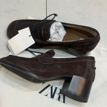 택 포함 새상품 ZARA 스웨이드 힐 로퍼 37 24cm