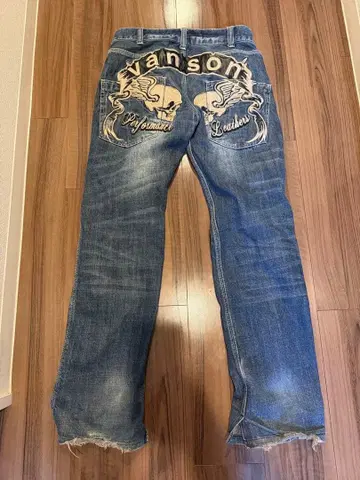 vanson 스컬 자수 데님 팬츠