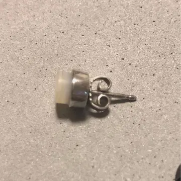 GEM KINGDOM 쉘 라운드 귀걸이 (한쪽용)