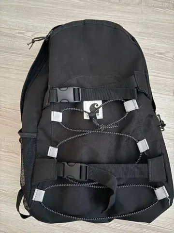 Carhartt 리플렉티브 킥 플립 백팩 블랙