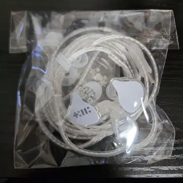 ILLIT bomb merch ver 이어폰만