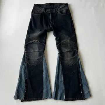 [ 하나뿐인 아이템 ] 재구축 패치워크 셔링 스터드 플레어 벨보텀 팬츠