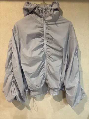 emmi 후드 부착 라이트 블루 아우터