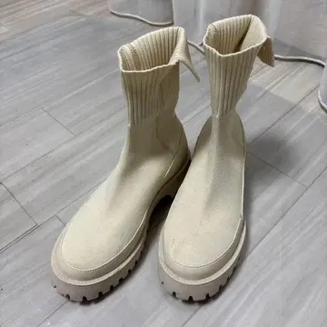 emmi 아이보리 니트 통굽 부츠