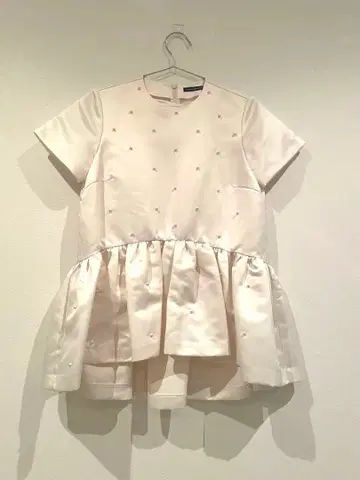 트루 바이 마리코 오이카와 펄 페플럼 상의 새틴