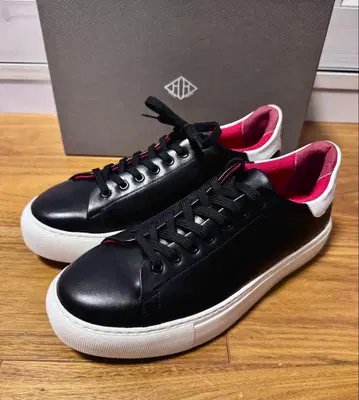 WH DRESSTERIOR 콜라보 가죽 스니커즈