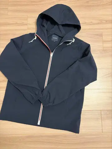 BEAMS / 시어서커 트리코롤 지퍼 블루종