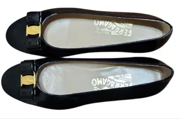 Ferragamo 블랙 리본 포함 플랫슈즈 5.5D