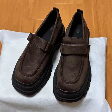 [ ZARA ] 플랫폼 밑창 로퍼 브라운