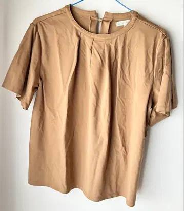 쁘띠 앙 오 플뢰르 상 M 브라운 여름옷 시착만 한 상품