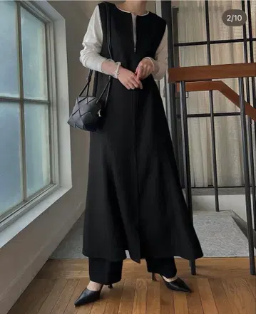 WILLFULLY 슬리브리스 오픈 지퍼 패널 원피스