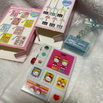 타일씰풍 미니 거울 (키티) 데님 펜 파우치풍 스트랩 (시나모롤)