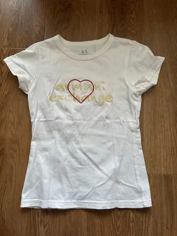 Armani Exchange 하트 프린트 T셔츠