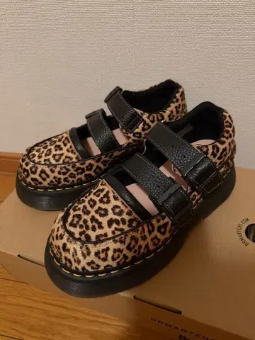 [ 최종 가격 인하 ] 닥터마틴 BUZZ MJ 레오파드 UK4 23cm