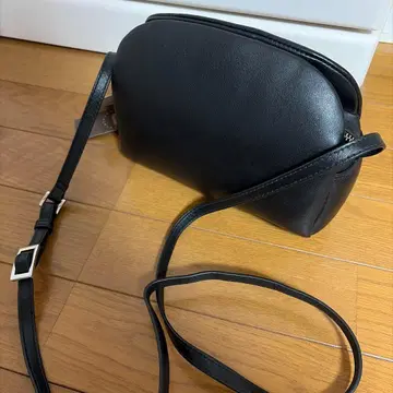 The Bagmati 숄더백 블랙 소가죽