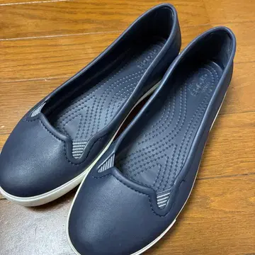 CROCS 시티 레인 플랫 w8