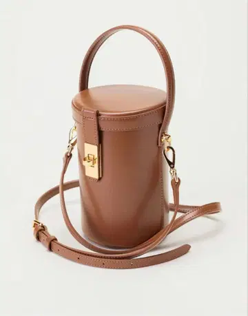 ISEJUN TSUTSU 통형 브라운 숄더백