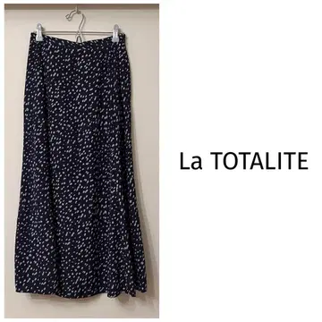 *새상품급* La TOTALITE 랜덤 도트 플레어 스커트