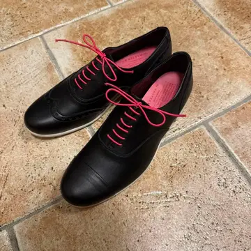 TRAVEL SHOES 블랙 윙 칩 가죽 신발