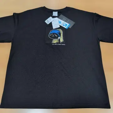 BEAUMERE 고양이와 진주 귀걸이 디자인 긴팔 T셔츠