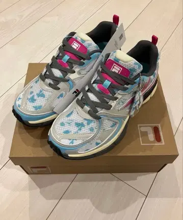 하츠네 미쿠 x FILA INTERUN v2 하츠네 미쿠