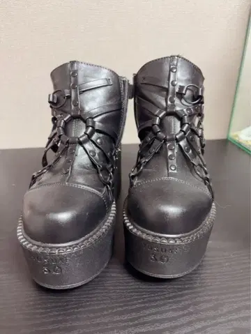 YOSUKE 요스케 통굽 블랙 부츠