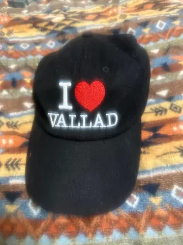 VALLAD 캡 io kohjiya 착용