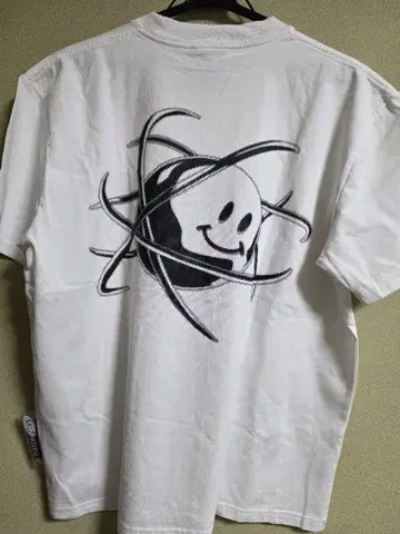 계속 한밤중이면 좋을 텐데 흙덩이 T셔츠 화이트