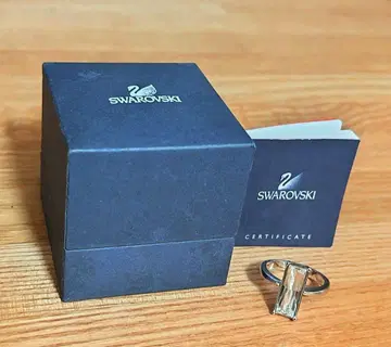 Swarovski 바게트 컷 반지