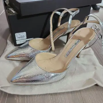 펠리코 실버 펌프스