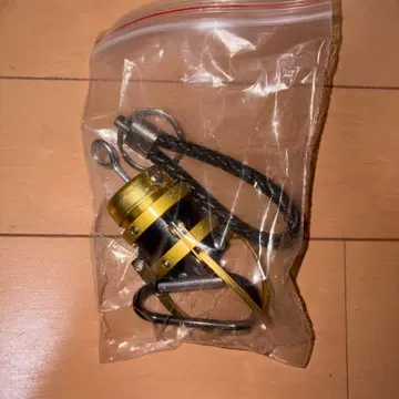 잡을 수 있는 메탈 뽑기 게임 암 키링