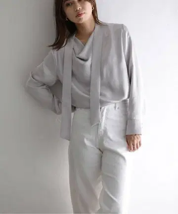 La Totalite 24aw 3WAY 보타이 드레이프 블라우스