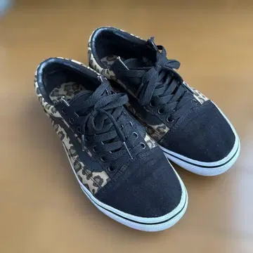 Vans 레오파드 무늬 스니커즈