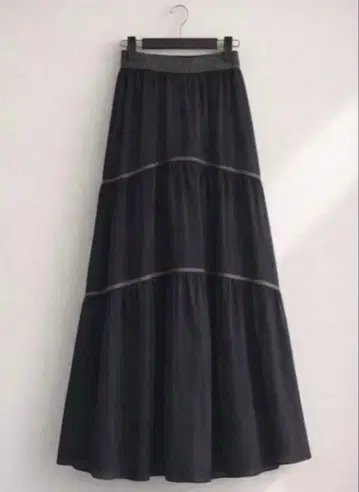 RADIATE 블랙 플레어 스커트 미 실루엣 38 M 정가 17000