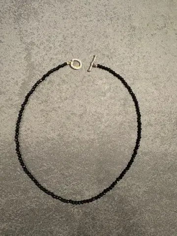 저스틴 데이비스 블랙 스피넬 초커