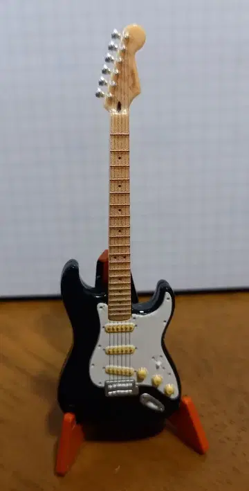 새상품 개봉 완료 가샤폰 펜더 스트라토캐스터 블랙