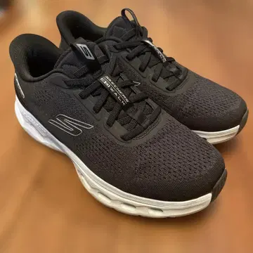 SKECHERS GO WALK 5 블랙 스니커즈 슬립인