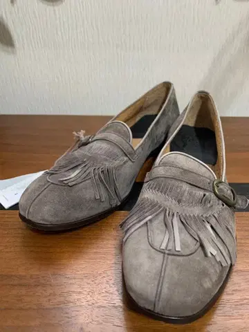 일레븐티 천연 가죽 스웨이드 소재 태슬 로퍼 사이즈 39