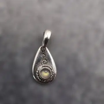 saad 925 실버 눈물형 펜던트 돌 포함