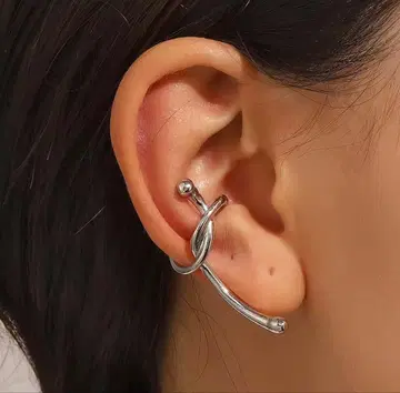 새상품 트위스트 디자인 이어커프 실버