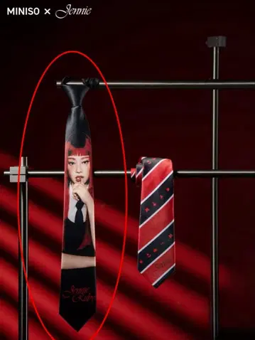 제니 MINISO 팝업 중국 한정판 콜라보 넥타이