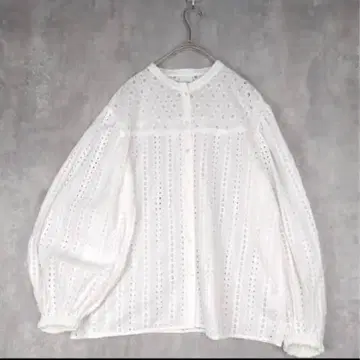 Spick and Span 자수 아이렛 레이스 블라우스