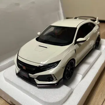 AUTOart 혼다 시빅 타입 R (FK8) 1:18