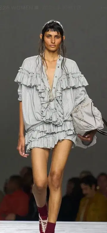 드리스 반 노튼 26SS 상의 런웨이