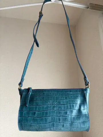 [컨디션 최상 보증서 포함] 일비종떼 악어 엠보싱 초승달 숄더 블루